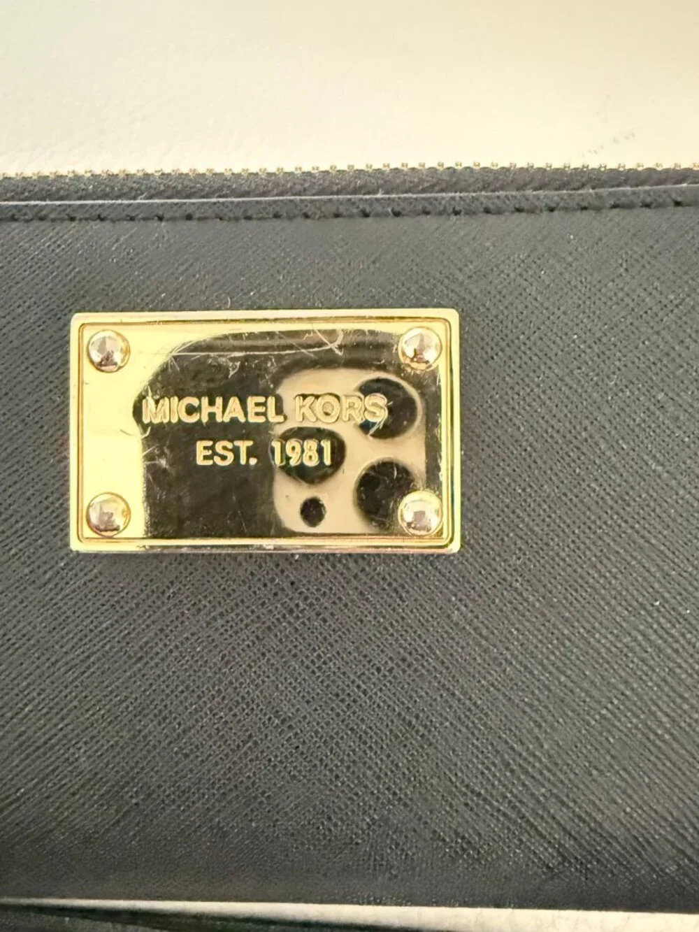 MICHAEL KORS BLACK SAFFIANO LEATHER ZIP ROUND WRISTLET WALLET CLUTCH